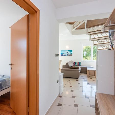 Beautiful Apartment Lovorka 6 , Baska, Krk Экстерьер фото